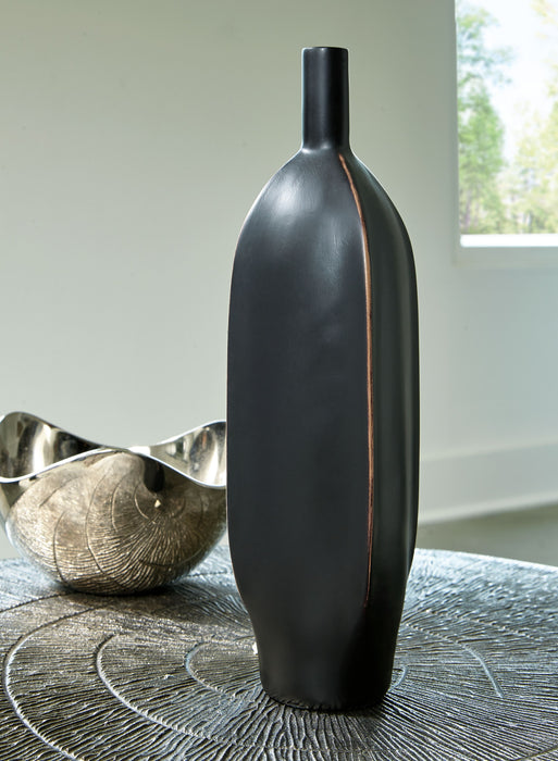 Rhaveney - Vase - Medium